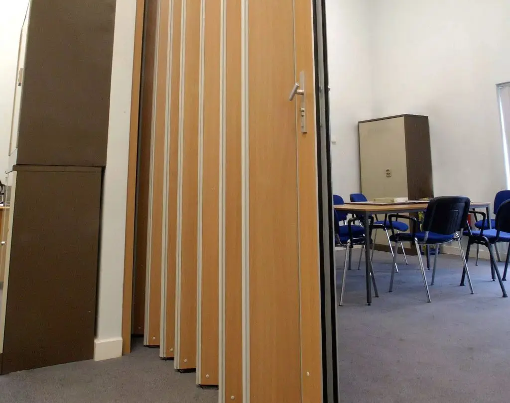 Jenis Pintu yang Ideal untuk Pertokoan 1024x810 - Jual Pintu Ruko Harmonika Harga Terjangkau