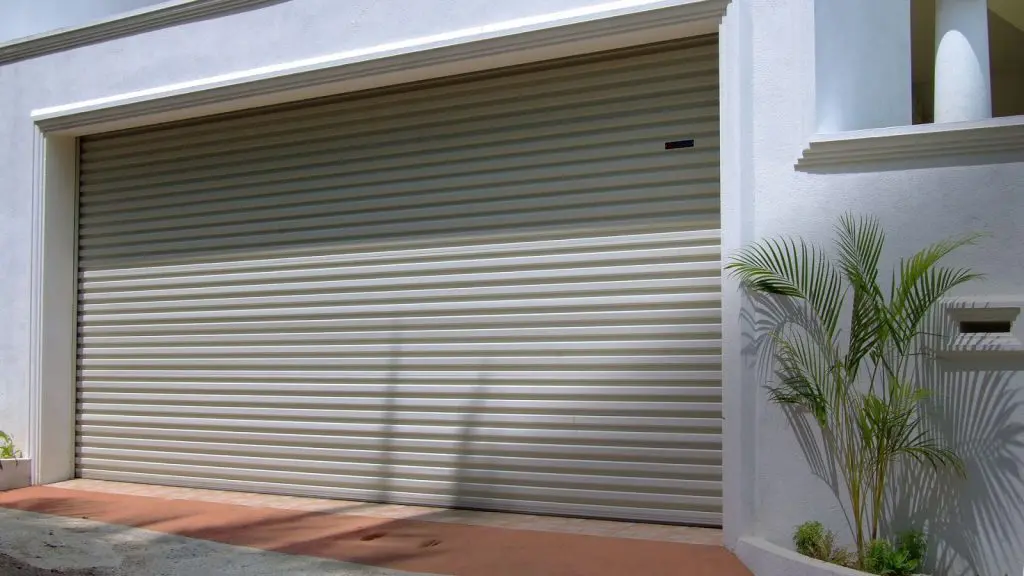 Jual Rolling Door Harmonika Per Meter dan Harganya Memudahkan Memamerkan Barang yang Dijual dalam Ruangan 1024x576 - Jual Rolling Door Harmonika Per Meter dan Harganya