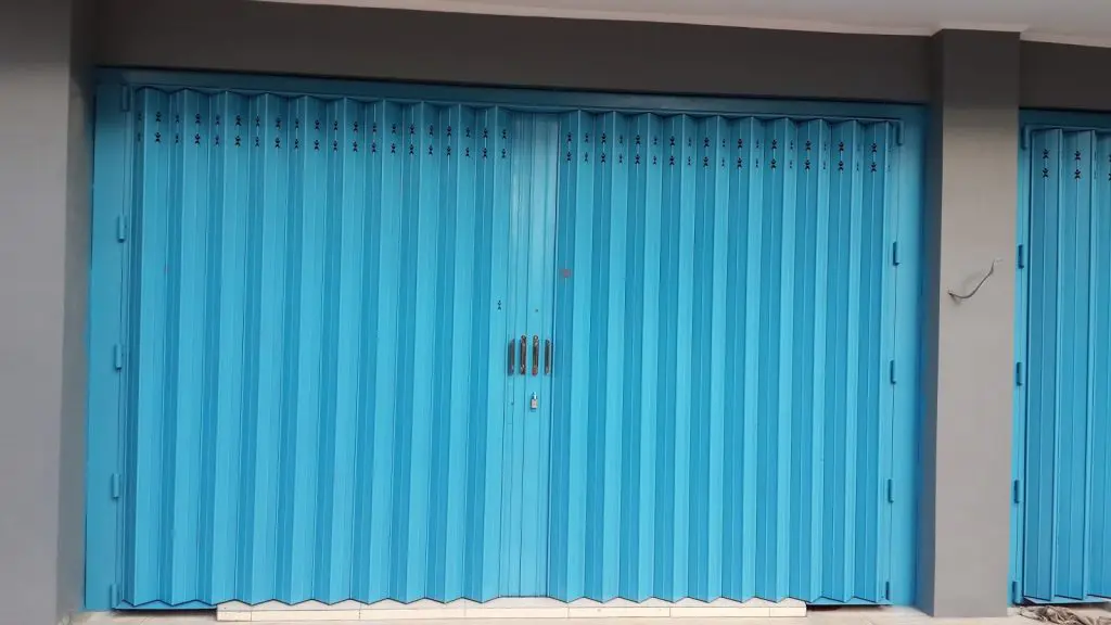 Keunggulan Pintu Toko Harmonika Kualitas Super Menambahkan Nilai Estetika Pada Toko Anda 1024x576 - Keunggulan Pintu Toko Harmonika Kualitas Super