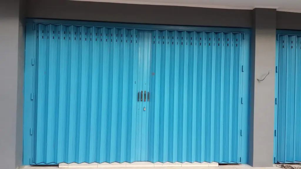 Sebagai Pelindung Bangunan 1024x576 - Harga Pintu Besi Harmonika Ekonomis Hanya di LogamJaya