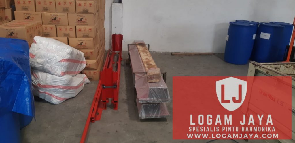 Jasa Pintu Harmonika Makassar Terbaik & Tahan Lama Jasa pintu harmonika makassar termurah 1024x498 - Jasa Pintu Harmonika Makassar Terbaik & Tahan Lama